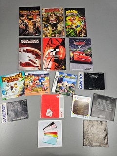 Konvolut Spieleanleitungen Playstation Nintendo etc.