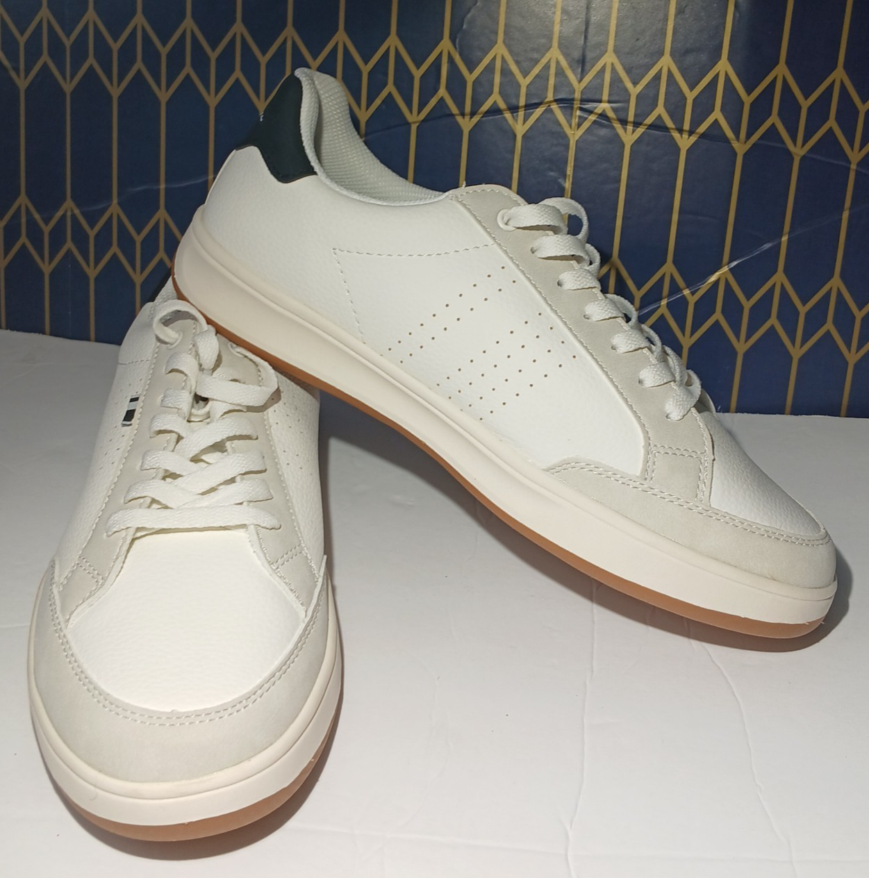Ben Sherman Casual White Sneakers Size 9.5 Mens Shoes