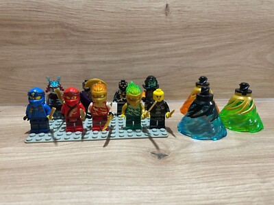 9 Lego Figuren aus LEGO NINJAGO - Selten - mit Zubehör + Spinner   TOP ZUSTAND