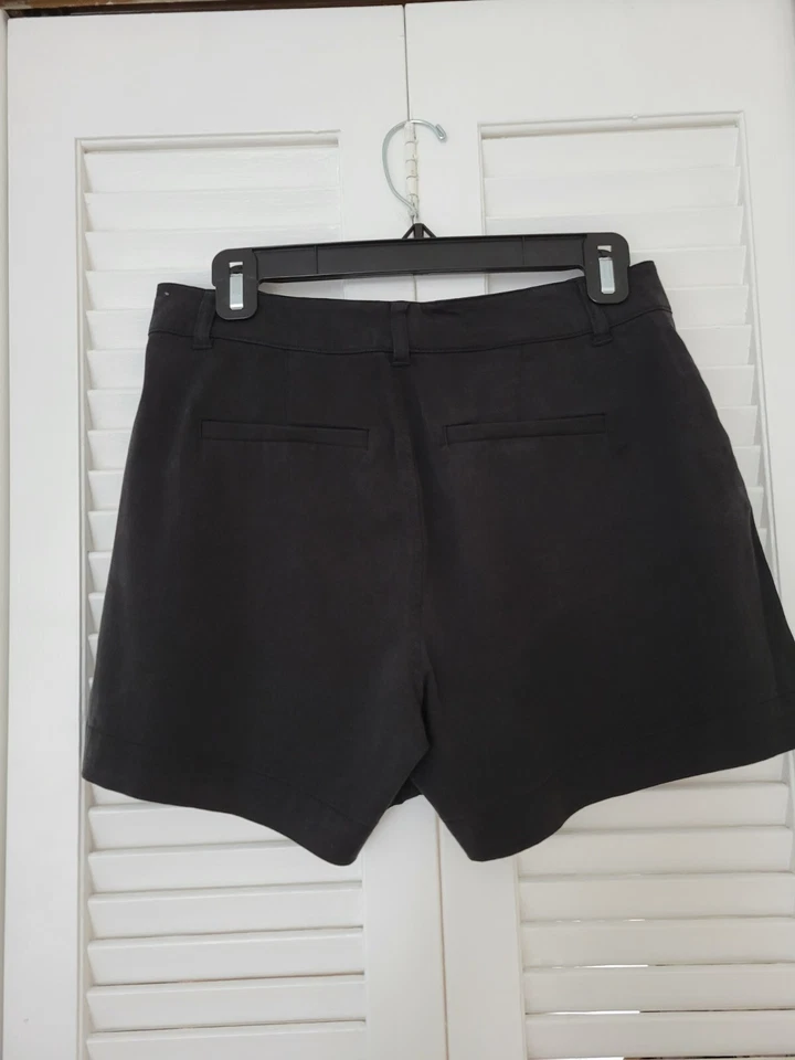 Saks Fifth Avenue Women’s Sz 6 Black Classic Shorts - Image 4 of 4