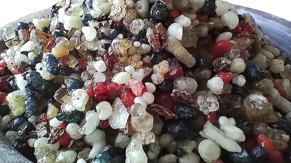 Incenso Pontificale - mix di resine e fiori - varietà di Olibano, Fiori di lavan - Immagine 3 di 4