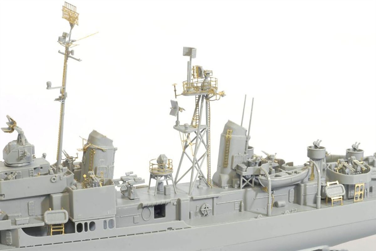 DRAGON 1046 1/350 US Navy Gearing Class Destroyer USS