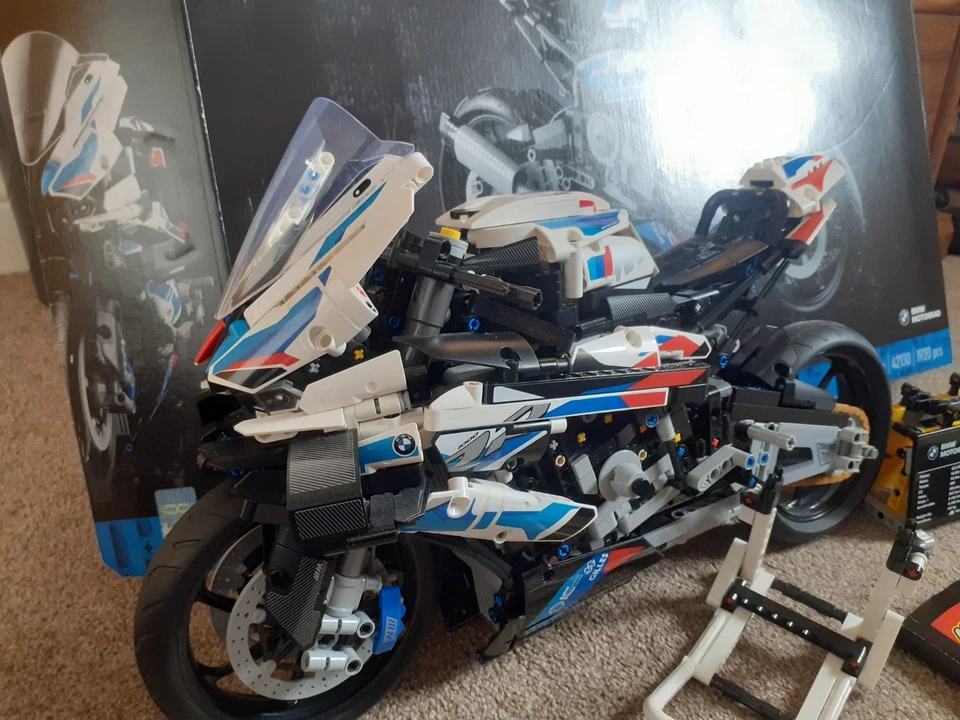 LEGO Technic 42130 BMW M 1000 RR Motorcycle, photo 2 of 4