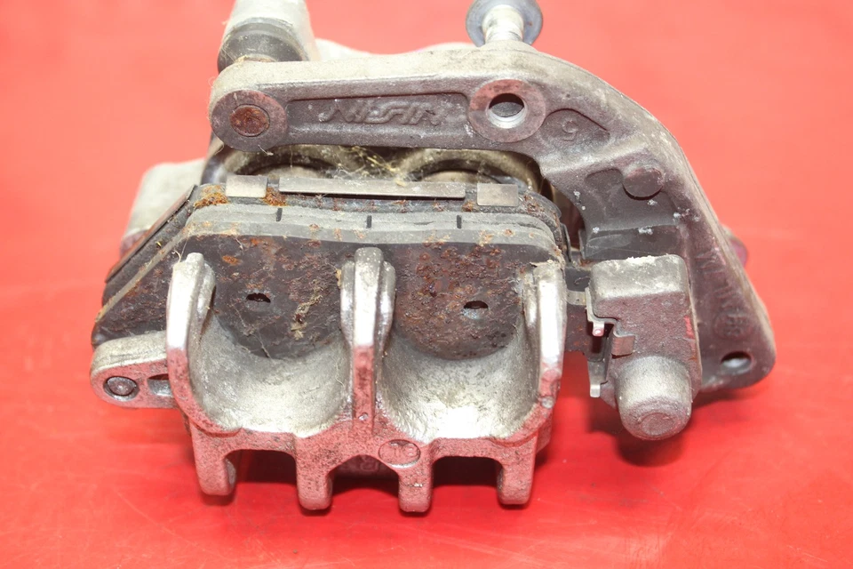 Pinza de freno delantera derecha Suzuki Burgman 650 2009 59100-21E60-999 Foto 2 de 4