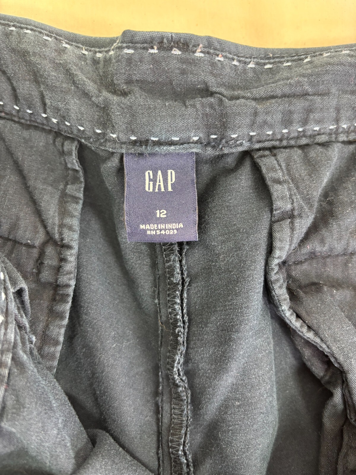 Gap mens black basic rugged flat front 12" inseam… - image 3