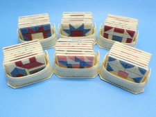 Juegos de 8 posavasos de lona de plástico hechos a mano completos con cesta/soporte
