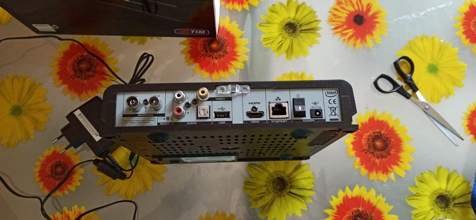 Asus DSL-AC52U/AC750 Modem Router Wireless Wifi ADSL  + Decoder Tim Vision cubo - Immagine 3 di 4