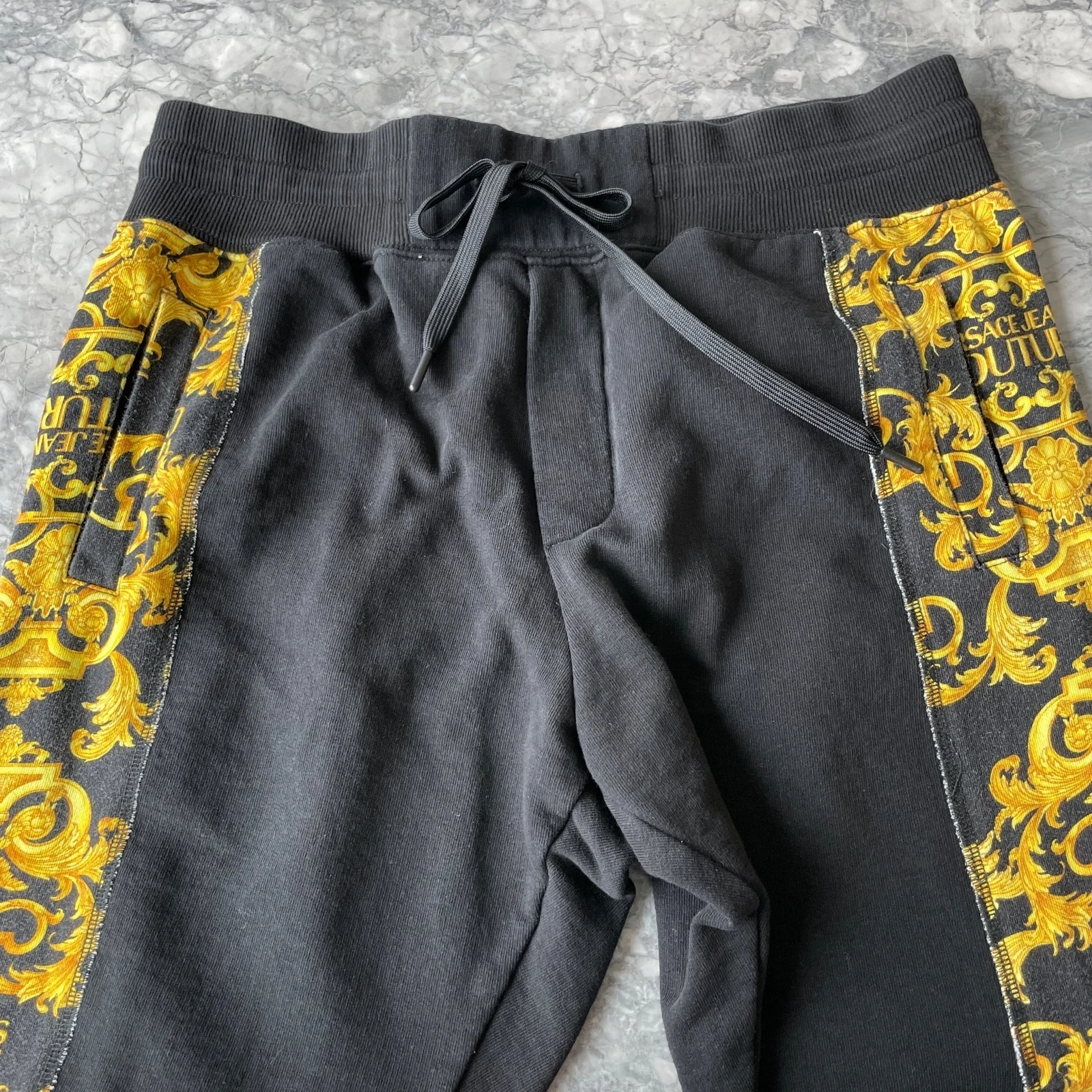 Versace Jeans Couture Set Pantaloni con Cappuccio e Felpa Nero Oro Large