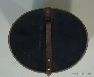 Malle à chapeaux en toile marron orangé , en forme de cube - Red Rose antiques