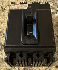 FPE 3-POLE 30 A CIRCUIT BREAKER CAT # NE231030, NO CHIPS EXCELLENT.