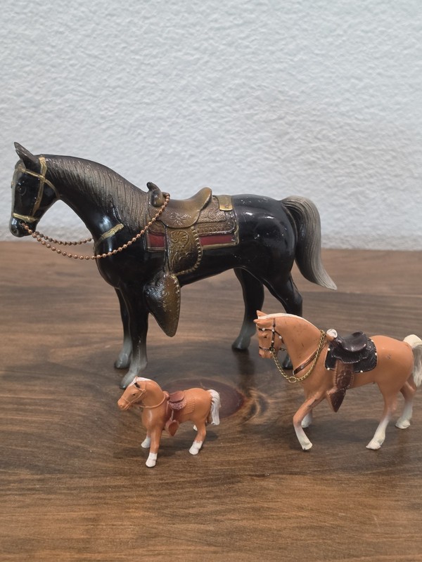 3 Cast Metal Horse Figurine Western Saddle Lg Black nice details 2 palamino