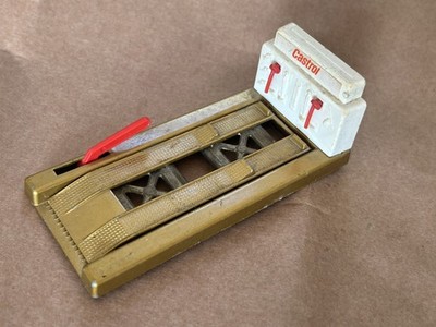Matchbox Zubehörpaket: Garage Service Rampe, sehr guter Zustand