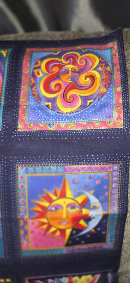 1 PANEL Clothworks Laurel Burch Celestial Dreams 18 Bloques Soles Coloridos  Foto 4 de 4