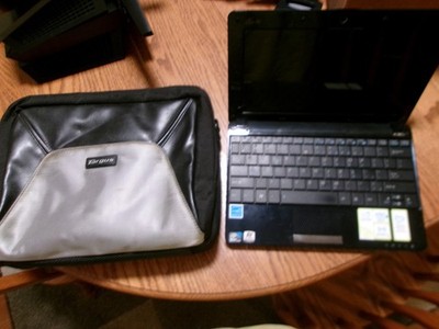 Asus Eee PC 1005HAB PC Win 7 not tested & Targus bag - READ DESCRIPTION