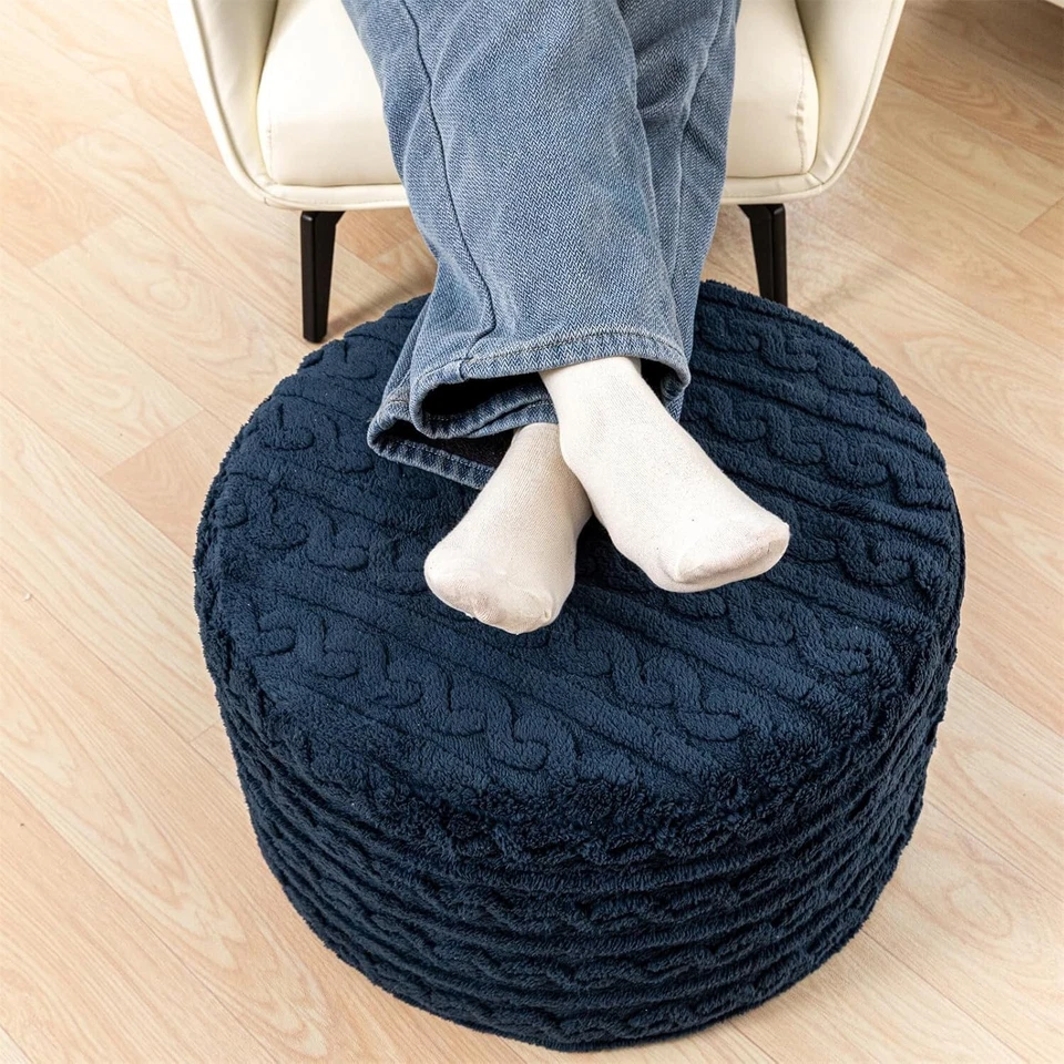 Elegante puf otomano redondo azul marino - taburete de felpa para una comodidad versátil Foto 4 de 4
