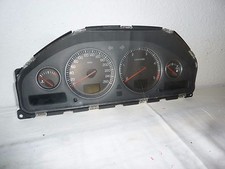 Tacho Kombiinstrument Volvo V70 II 2,4 Diesel Automatik 2004 30682277 8602885