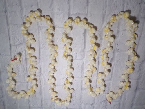 Vintage Plastic Blow Mold Popcorn Garland Glittery Primitive Country Christmas - Picture 1 of 4