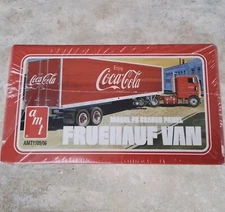 AMT 1/25 Fruehauf Beaded Van Semi Trailer Coca-Cola Model Kit AMT1109 Plastics