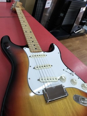 (FERNANDES) FST-700 3 Tone Sunburst Made in Japan 1977-1981 ST Type Solid Guitar