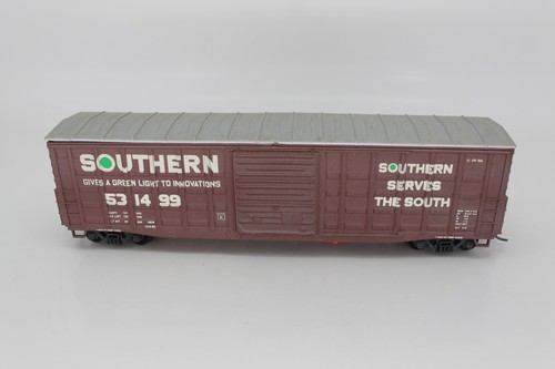 HO Walthers 50' waffle side boxcar Southern Serves the South 531499 | Zustand: Used
