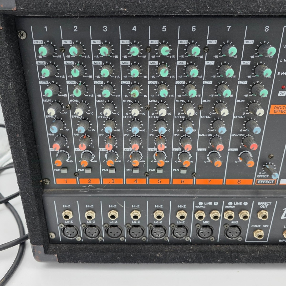 YAMAHA EMX 860 st POWERED MIXER /8 CHANNEL 600 WATT THRU 3-200