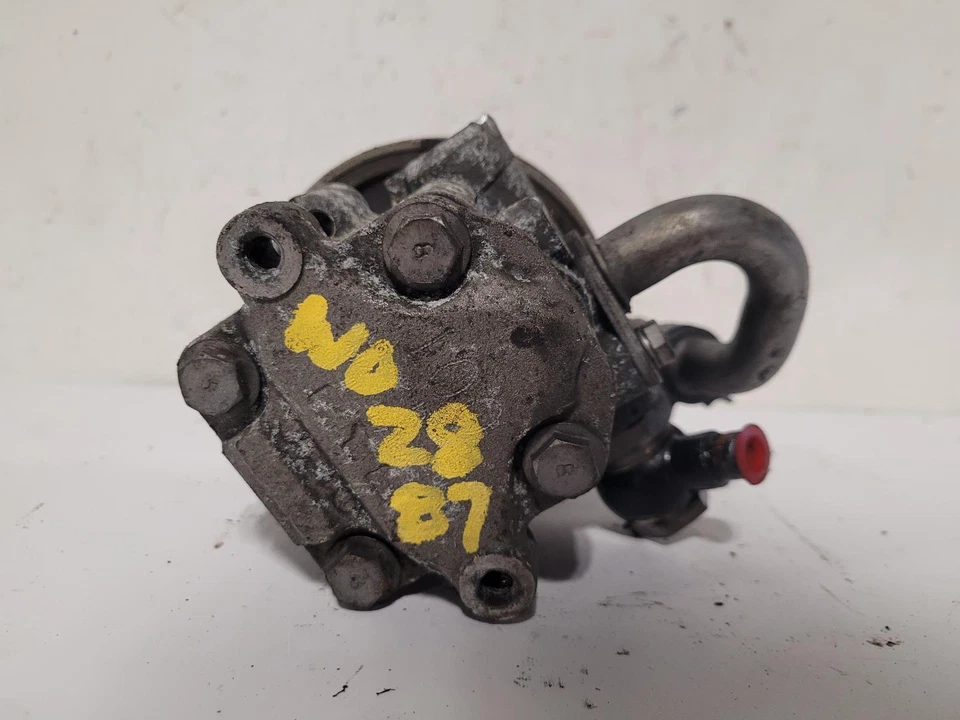 Bomba de dirección asistida usada se adapta a: Volkswagen Beetle 2009 2,5 grado A Foto 2 de 4