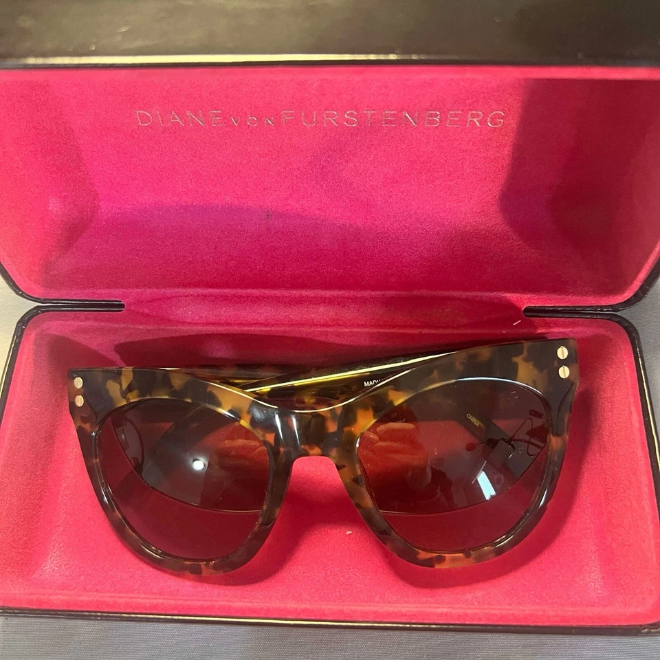 Gafas de sol Diane Von Furstenberg para mujer Tortuga She’ll con estuche rosa usadas en excelente estado Foto 3 de 4