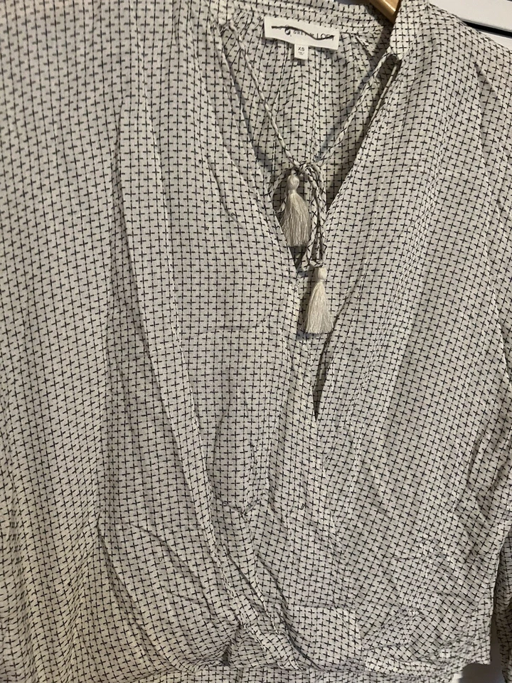 Blusa Top Camisa Manga Larga Cuello en V LOU & GREY For LOFT Para Mujer Talla XS Pequeña Foto 2 de 4