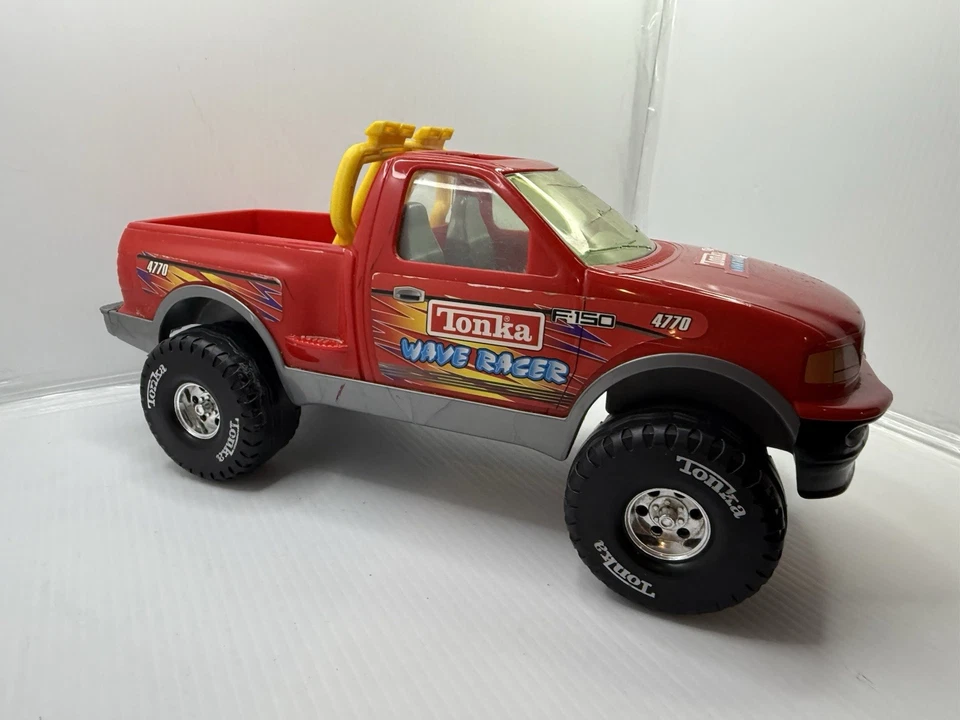 2002 Tonka WAVE RUNNER 14" Large Red Plastic 4x4 Truck 4770 Vintage - Image 3 of 4