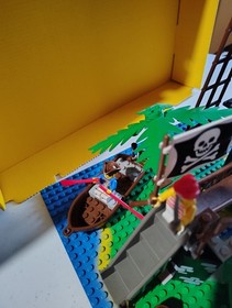 LEGO Collectors Condition 6270 Pirates: Forbidden Island & Instructions & Box