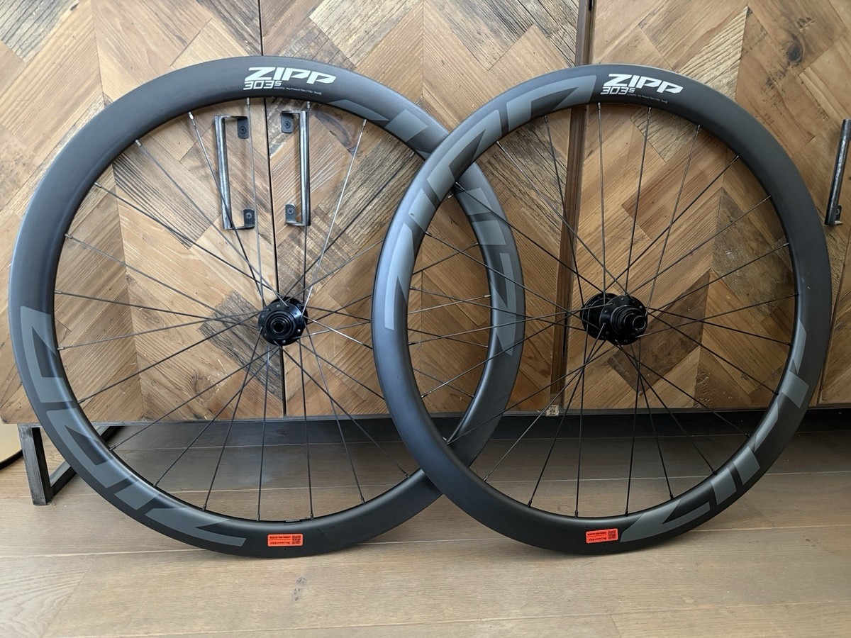 ZIPP 303 S Carbon Wheelset / Shimano Body 9-12 Speed / Very Good