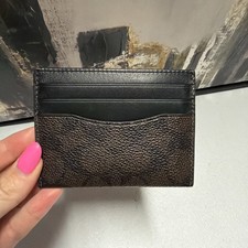 COACH Essential Small ID Credit  Card Holder ...