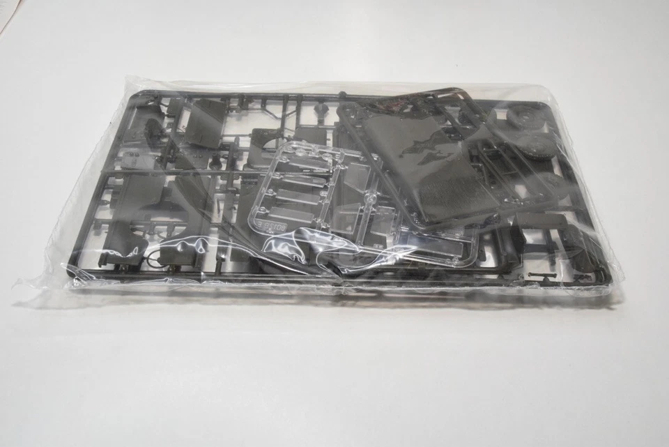 B28 1:35 REVELL 03025 LAND ROVER 109 SERIE III AMBULANZA MILITARE MIB - Immagine 2 di 4