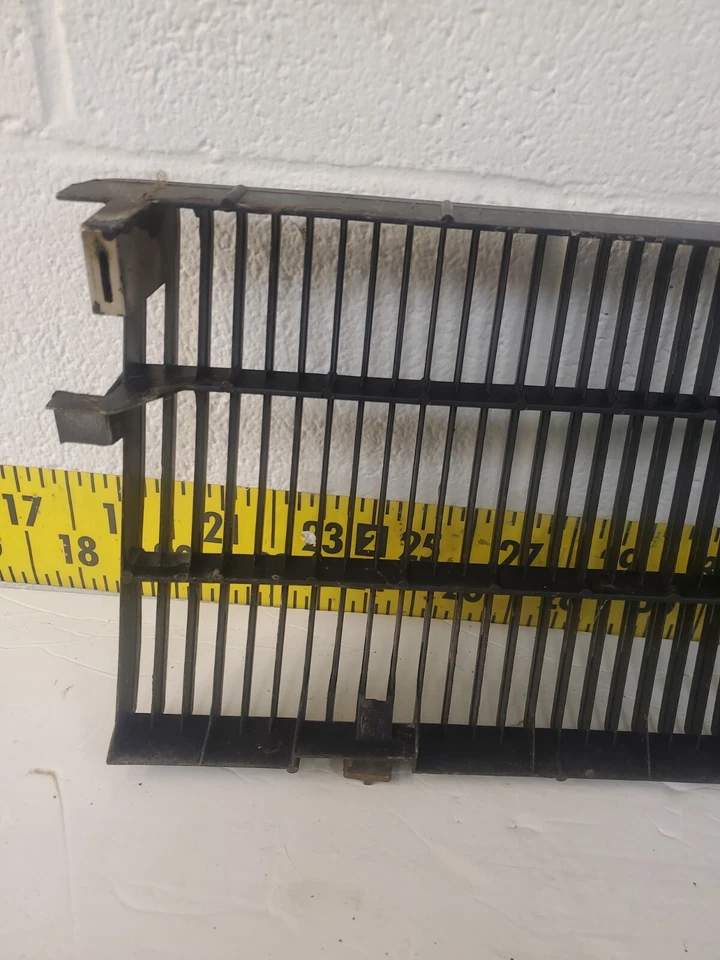 Nuevo OEM Mopar parrilla delantera 4103703 1982-1986 Chrysler Lebaron (BIN565) Foto 4 de 4