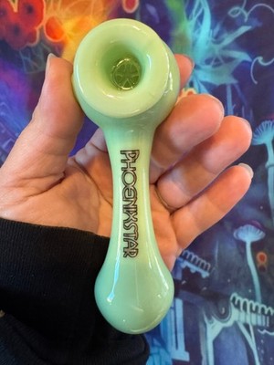 Phoenix Star Green Glass Spoon Pipe   5 inch with Built-In Screen