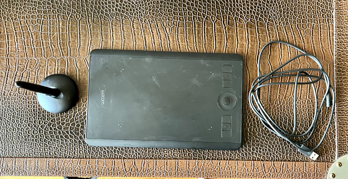 Wacom Intuos Pro Medium Digital Graphic Drawing Tablet - Black