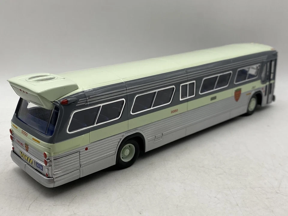 CORGI GM 5300 Fishbowl Gray Coach Lines CANADA Limited 1:50 Autobus Diecast - Immagine 2 di 4