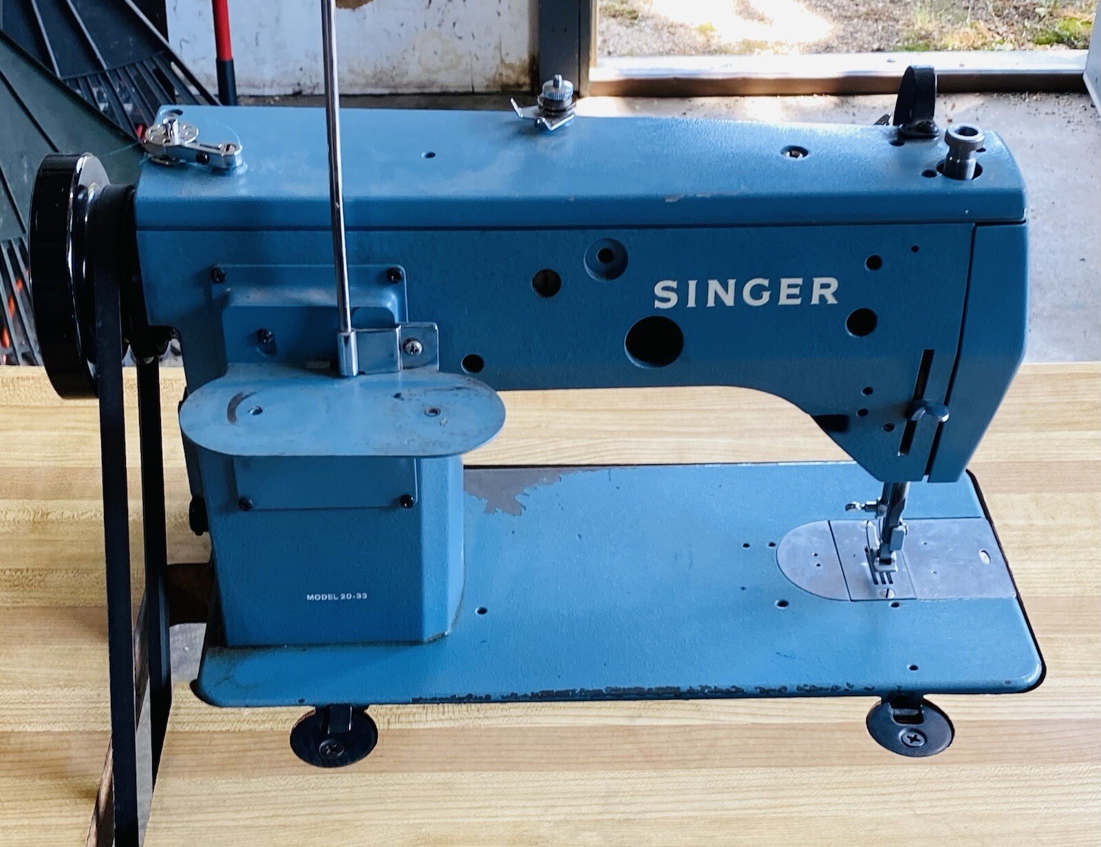 SINGER PROFESSIONAL SEWING MACHINE 2033 20u33?INDUSTRIAL COMMERCIAL WITH TABLE eBay