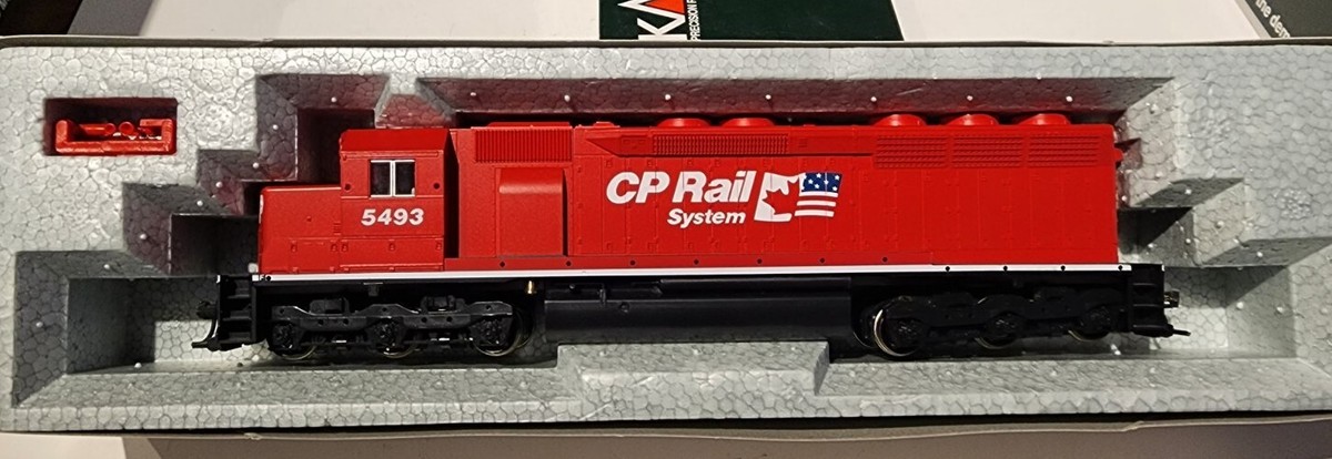 KATO HO CP Rail EMD SD45 37-1701 #5493⑱ Kato 37-1701 HO Scale CP Rail SD-45 Diesel Locomotive #5493