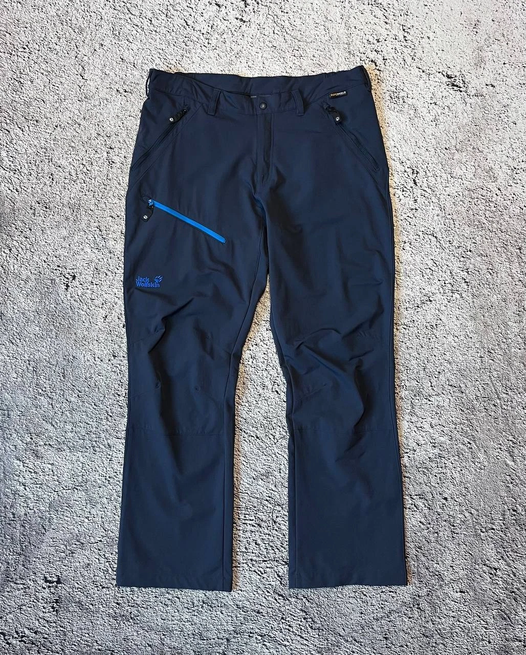 Jack Wolfskin Flex Shield Softshell Pants Men Size L (EU 52) Outdoor Hiking Navy
Opens in a new wind