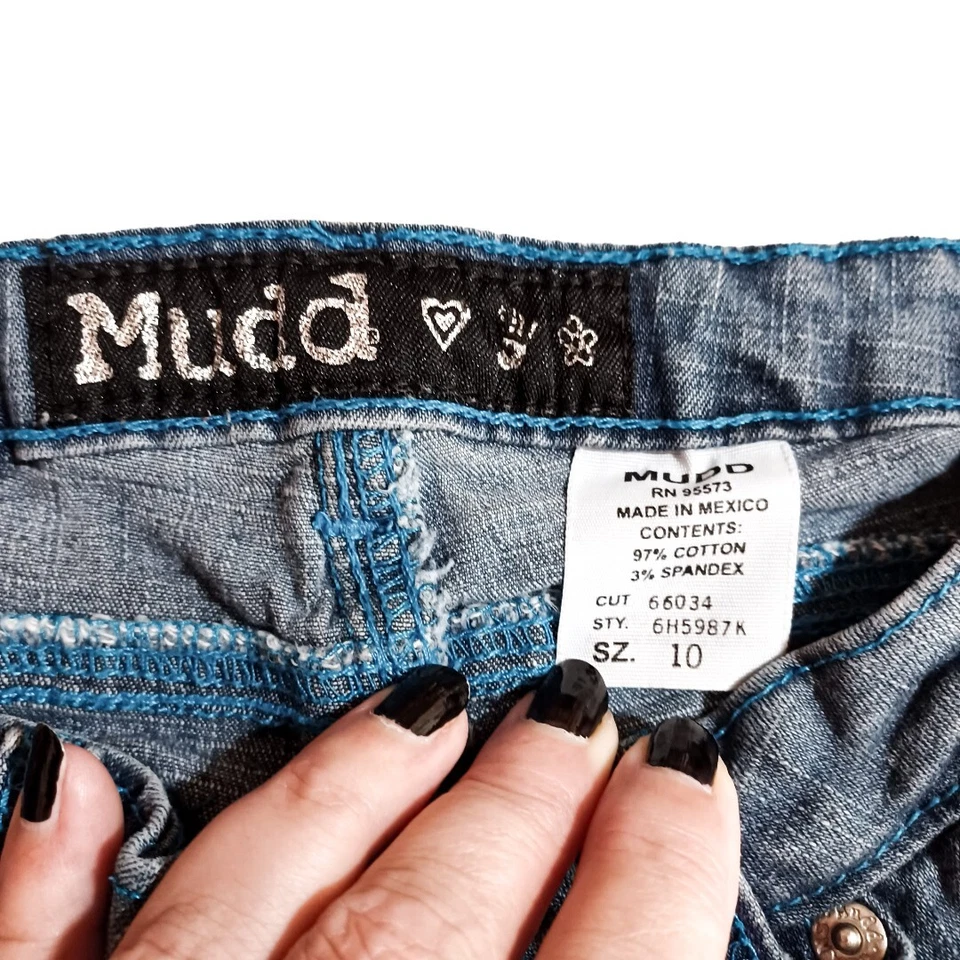 Jeans feminino Mudd bordado skimmer capri algemado tamanho 10 - Imagem 3 de 4