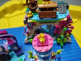 LEGO Disney: Ariel and the Magical Spell (41145) Mint Condition + Extra Plate