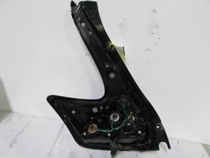 Luz trasera derecha Nissan Juke 2015 2016 2017 OEM 265503YM2A, 265503YM2B Foto 2 de 2
