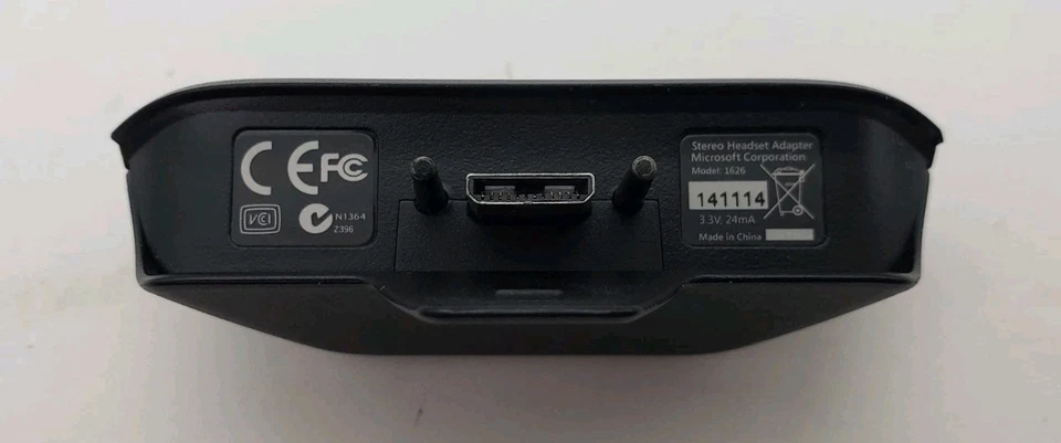 Adaptador de auriculares estéreo Microsoft Xbox One modelo 1626 - negro Foto 3 de 4