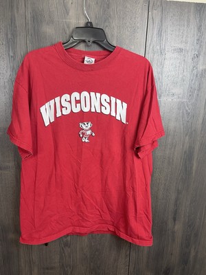 Vintage Wisconsin Badgers Logo TShirt Mens Large  Red Bucky Badger