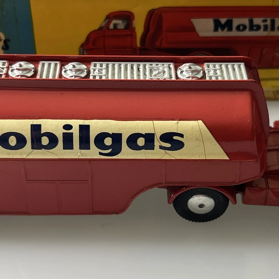 Corgi Toys majortoys 1110 Big Bedford Mobilgas Tanker Original With Box - Image 4 of 4