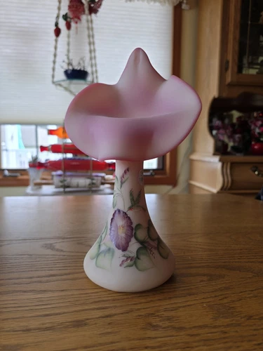 Fenton Burmese Jack in the Pulpit Vase