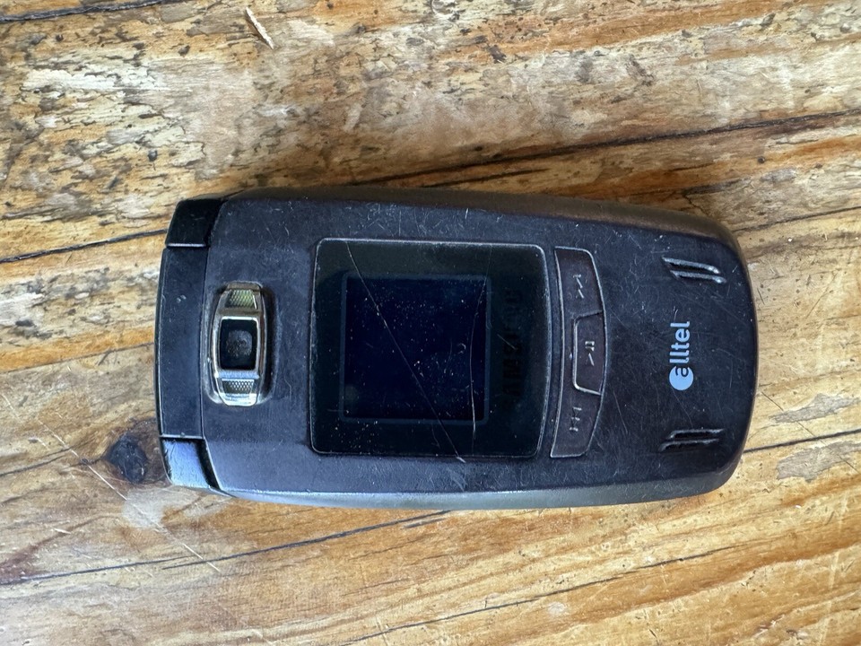 Samsung Alltel Flip Phone W/ Charger, Powers On, Unknown Serviceability