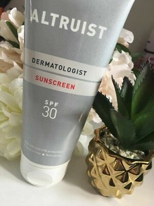 altruist moisturiser