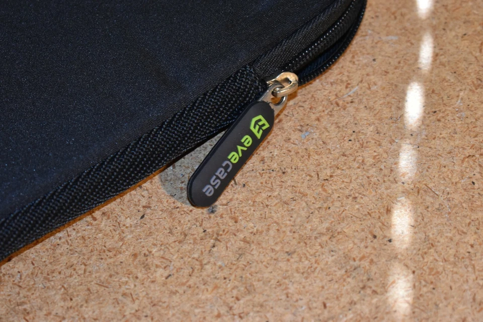 Funda para portátil Evecase negra, se adapta a portátil de 14" Foto 3 de 4